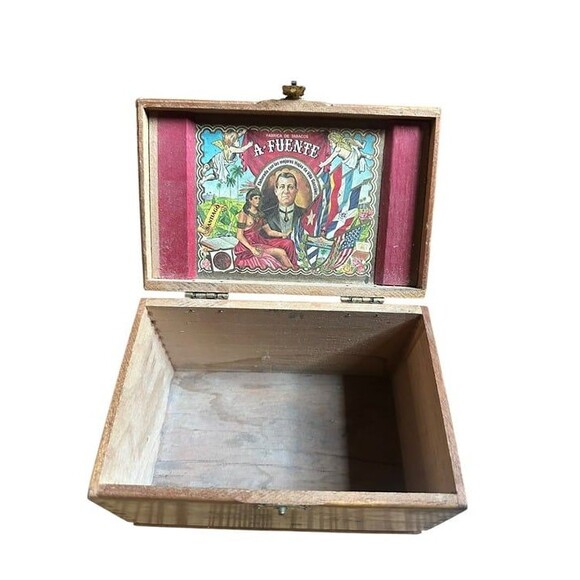 Other - Vintage A-Fuente Flor Fina 8-5-8 Wooden Cigar Box Empty for 25 Cigars with Clasp